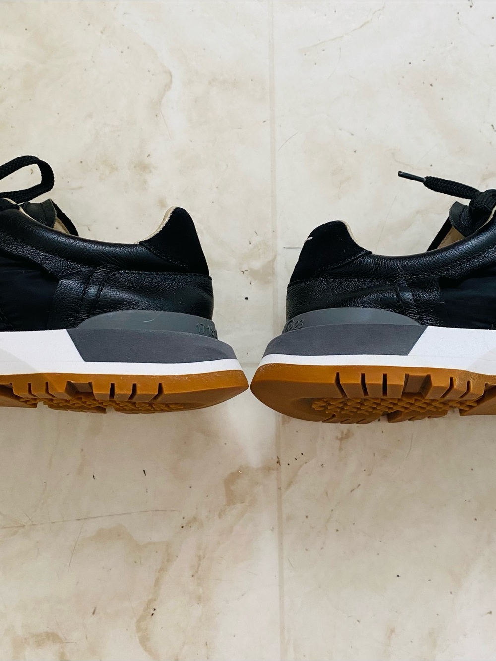 $690 Maison Margiela Black Leather Suede Gum Sole 50-50 Low Top Sneakers Size 7 - Picture 8 of 15